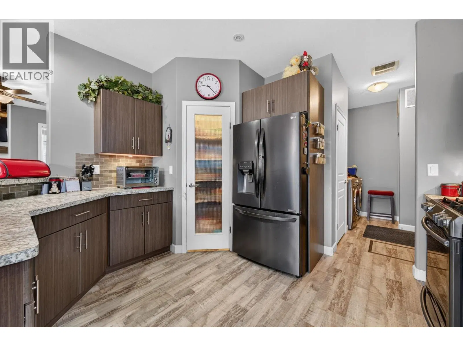 Photo 5 of 64 at 1410 Walnut Avenue