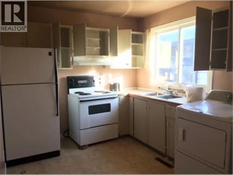 Photo 3 of 16 at 5328 43 Street