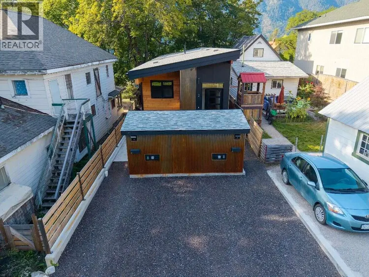 Photo 4 of 25 at #2 – 916 CARBONATE Street