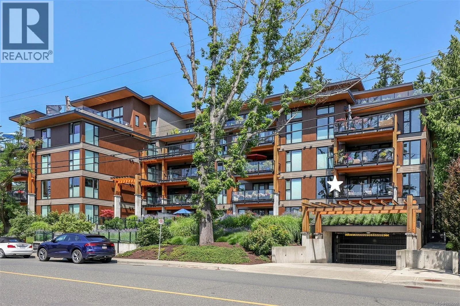 Photo 2 of 37 at #208 – 1700 Balmoral Avenue