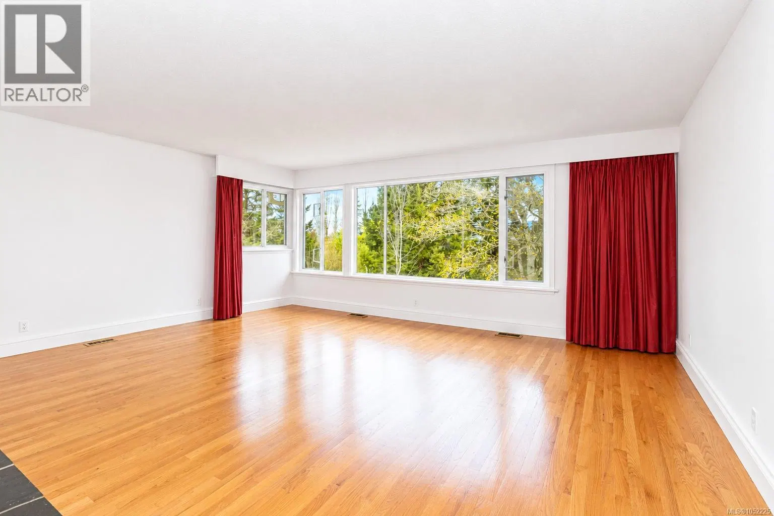 Photo 5 of 30 at 9723 Ardmore Drive