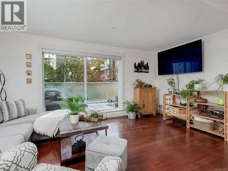 Photo 3 of 28 at #210 – 1315 Esquimalt Road