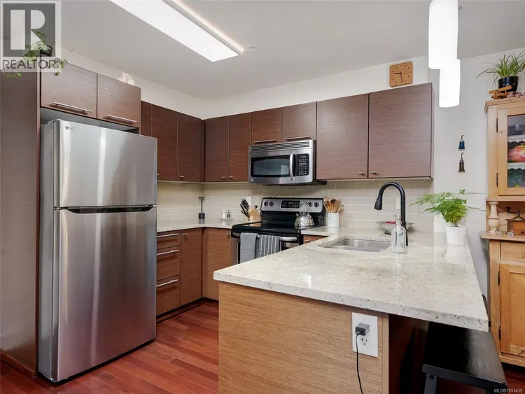 Photo 5 of 28 at #210 – 1315 Esquimalt Road