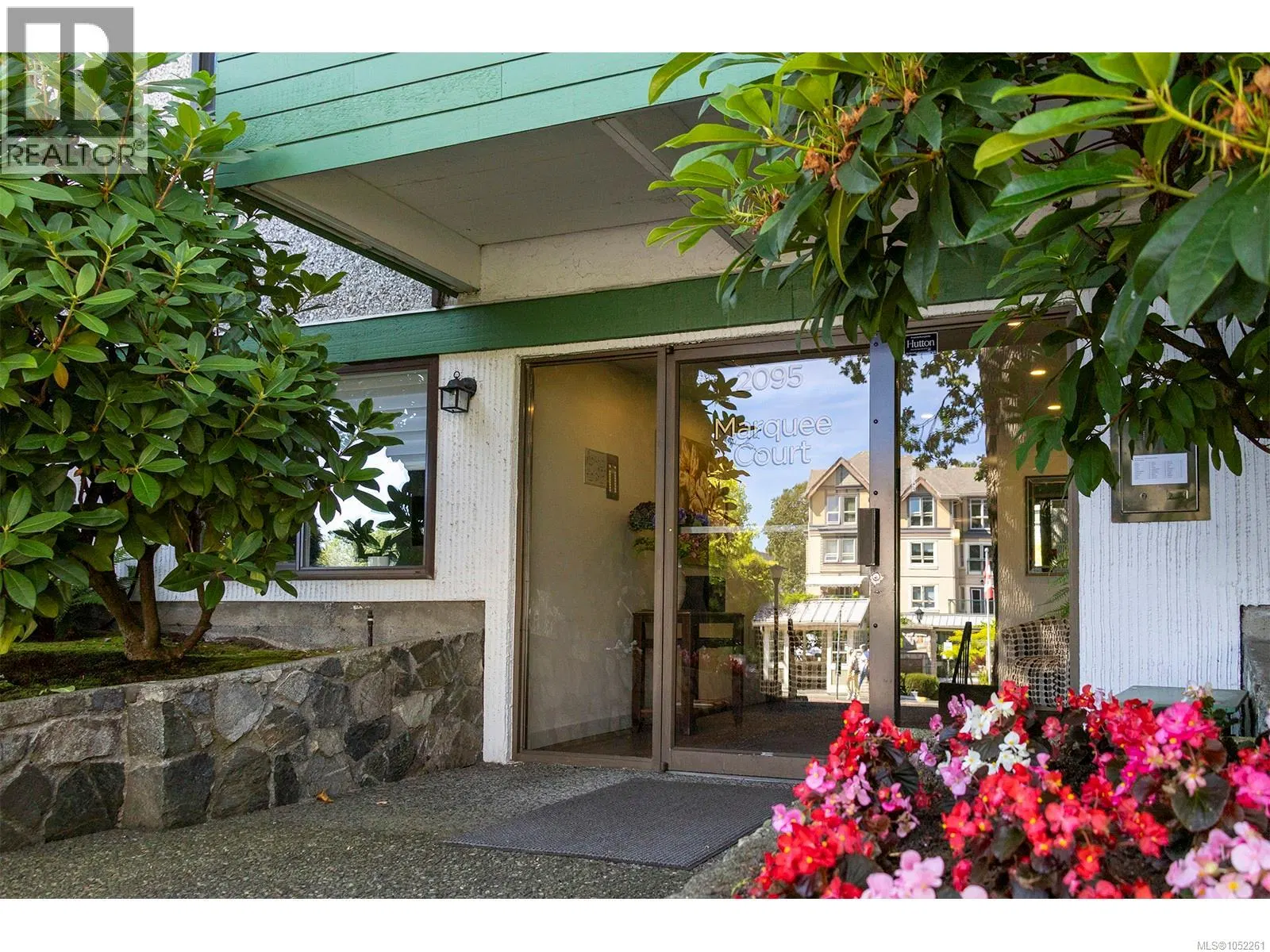 Photo 2 of 31 at #307 – 2095 Oak Bay Avenue