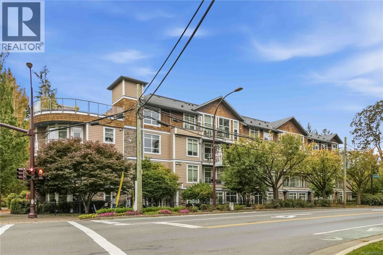 #410 – 611 Goldstream Avenue