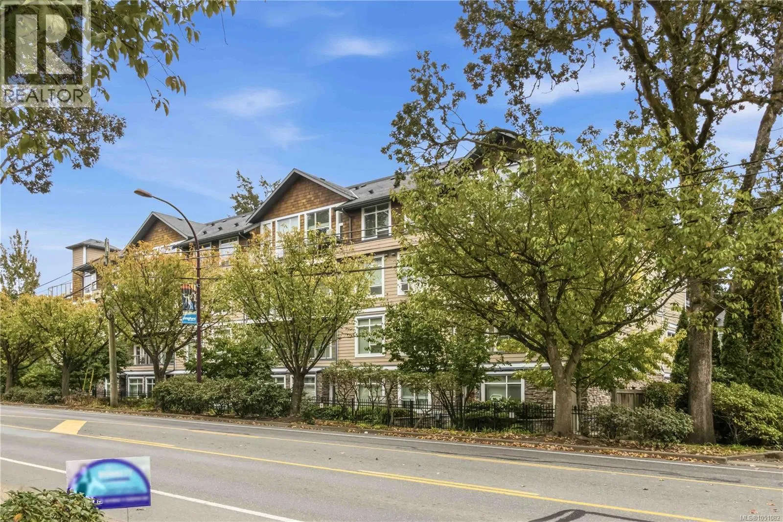 Photo 2 of 32 at #410 – 611 Goldstream Avenue