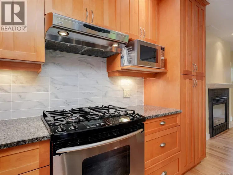 Photo 5 of 50 at 1158 Hadfield Avenue