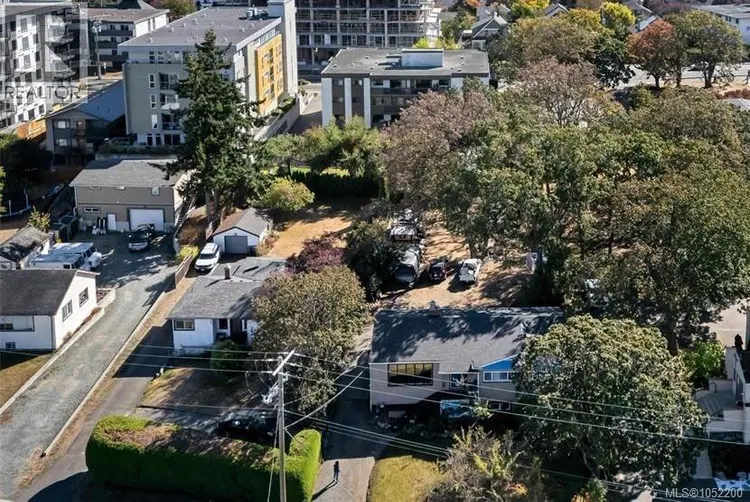 Photo 4 of 20 at 845 Old Esquimalt Road