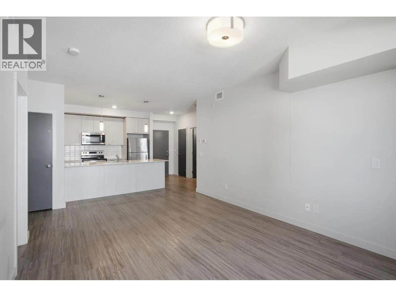 Photo 3 of 60 at #412 – 2250 Majoros Road