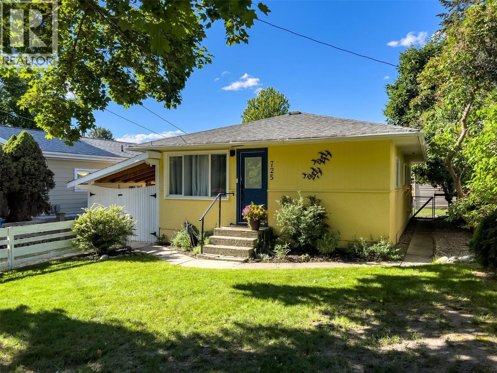 Photo 1 of 31 at 725 Ritchie Avenue