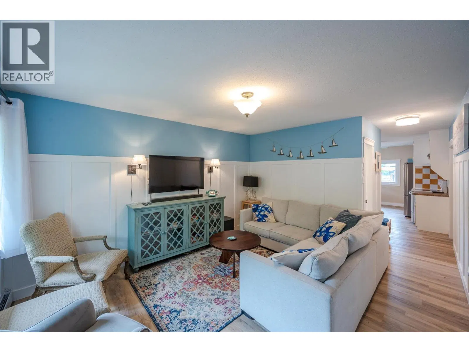 Photo 5 of 31 at 725 Ritchie Avenue