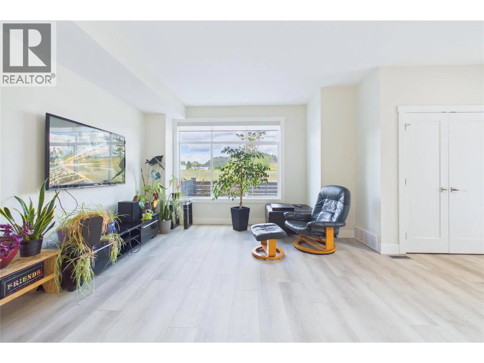 Photo 5 of 51 at #7 – 115 Wyndham Crescent