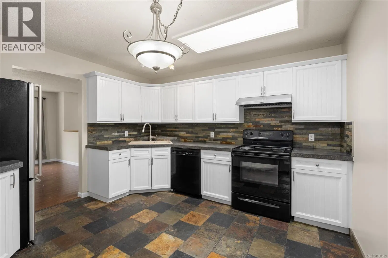 Photo 4 of 42 at 1001 Timberwood Drive