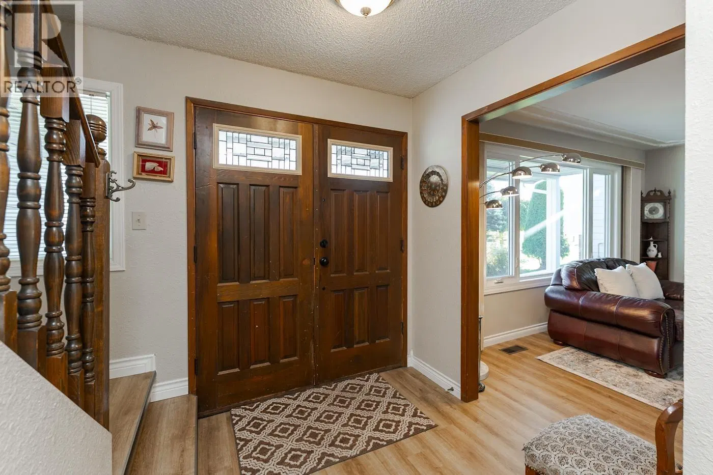 Photo 3 of 40 at 4831 ZIMMARO Avenue
