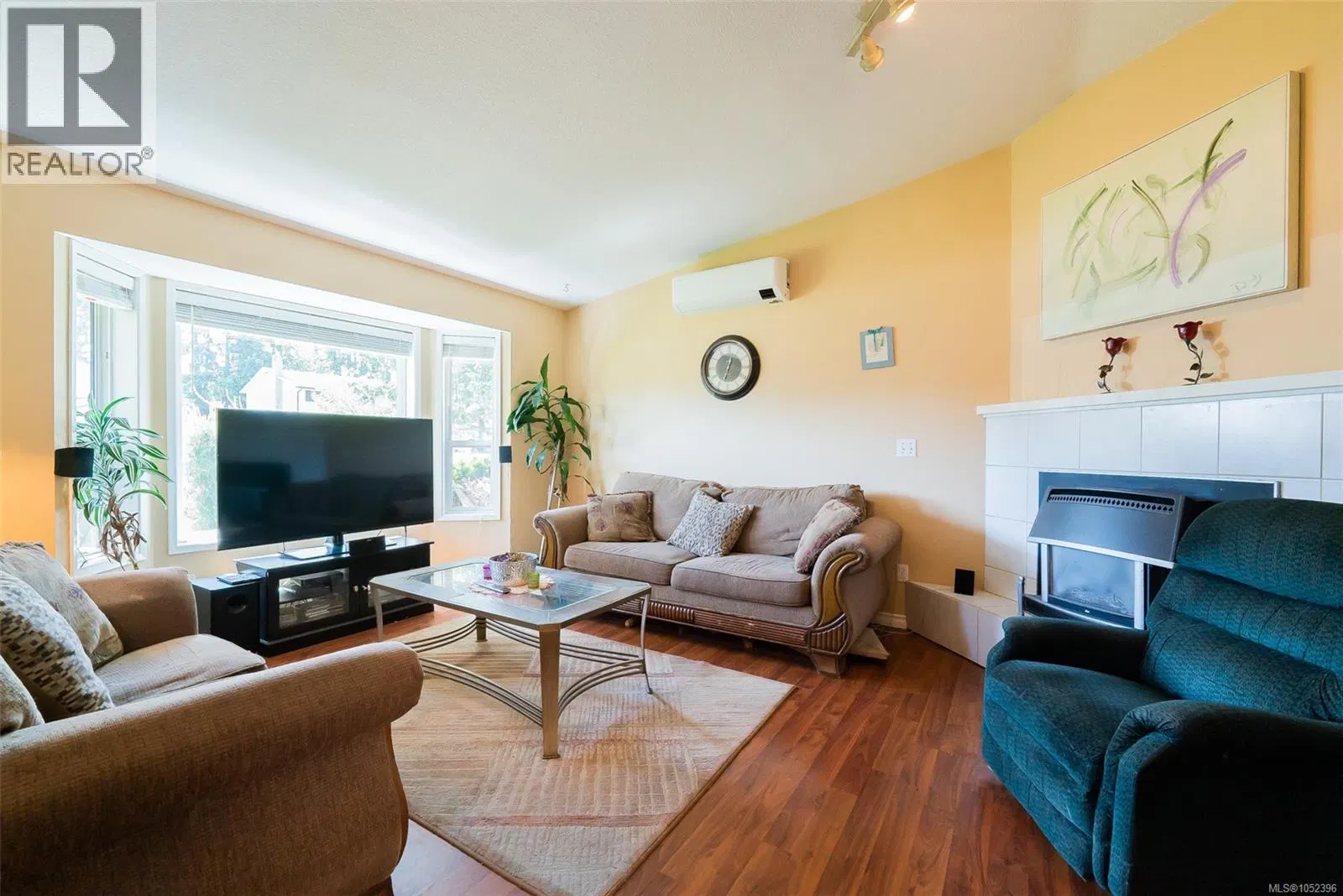Photo 4 of 28 at 2446 Divot Drive