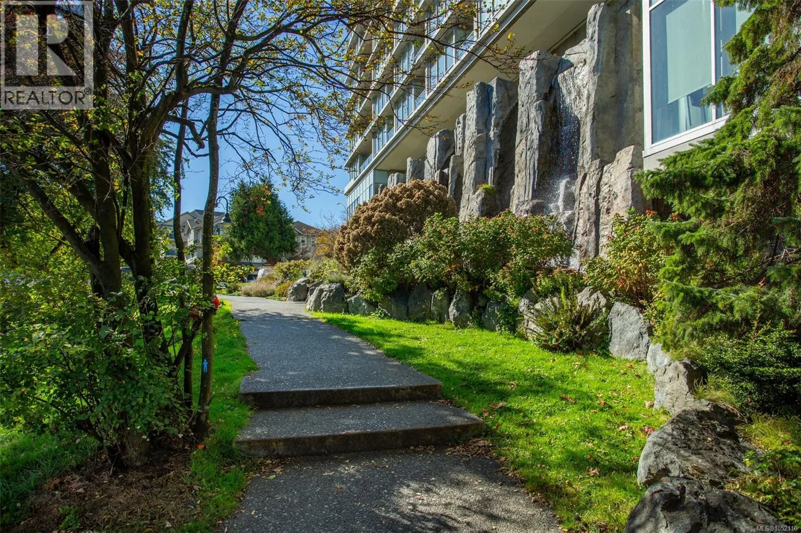 Photo 3 of 62 at #805 – 160 Wilson Street