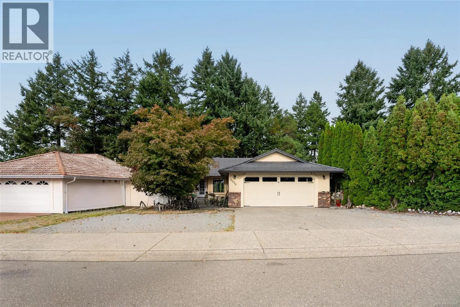 Photo 1 of 52 at 5334 Georgiaview Crescent