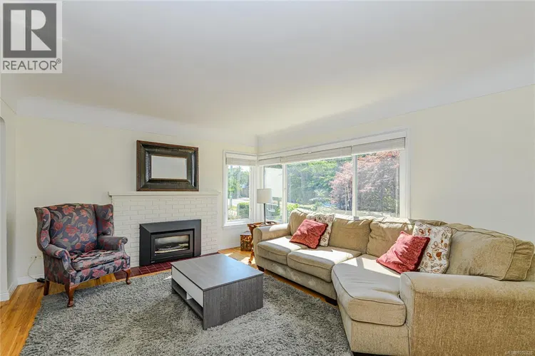Photo 5 of 41 at 129 Moss Street
