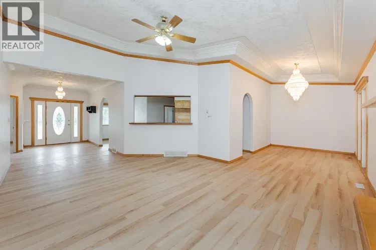 Photo 5 of 35 at 4830 REEVES Drive
