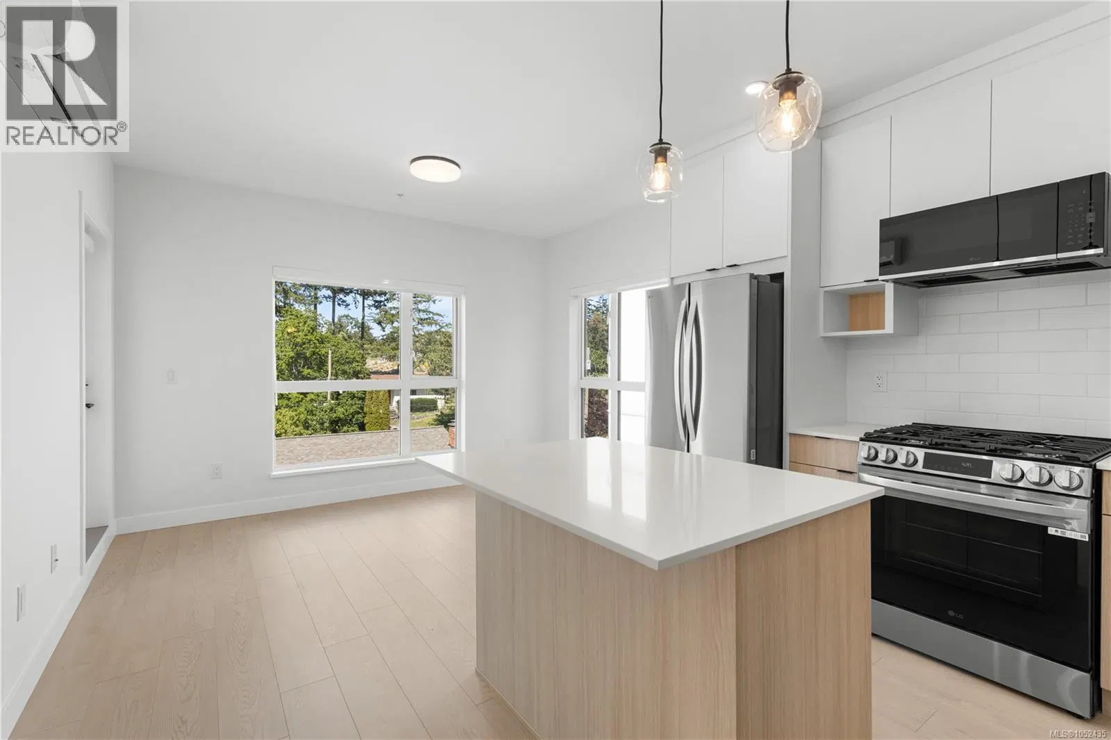 Photo 5 of 18 at #617 – 2629 Millstream Road