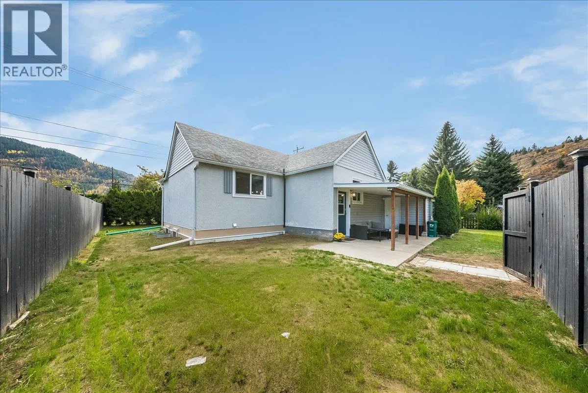 Photo 3 of 49 at 710 10TH Avenue