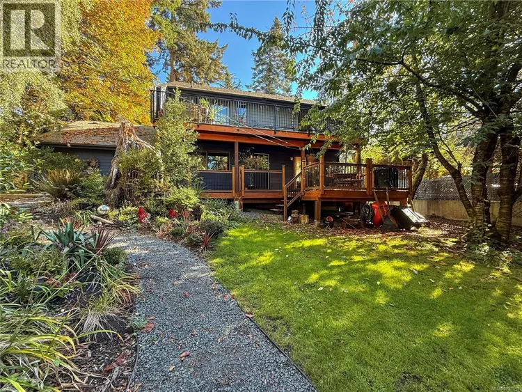 Photo 4 of 49 at 3836 Sutil Road