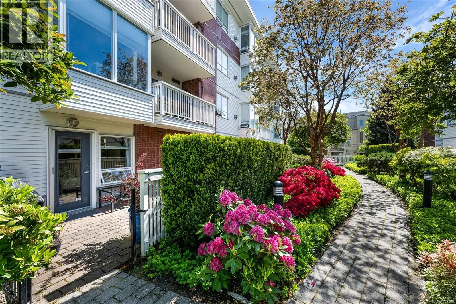 #109 – 380 Waterfront Crescent