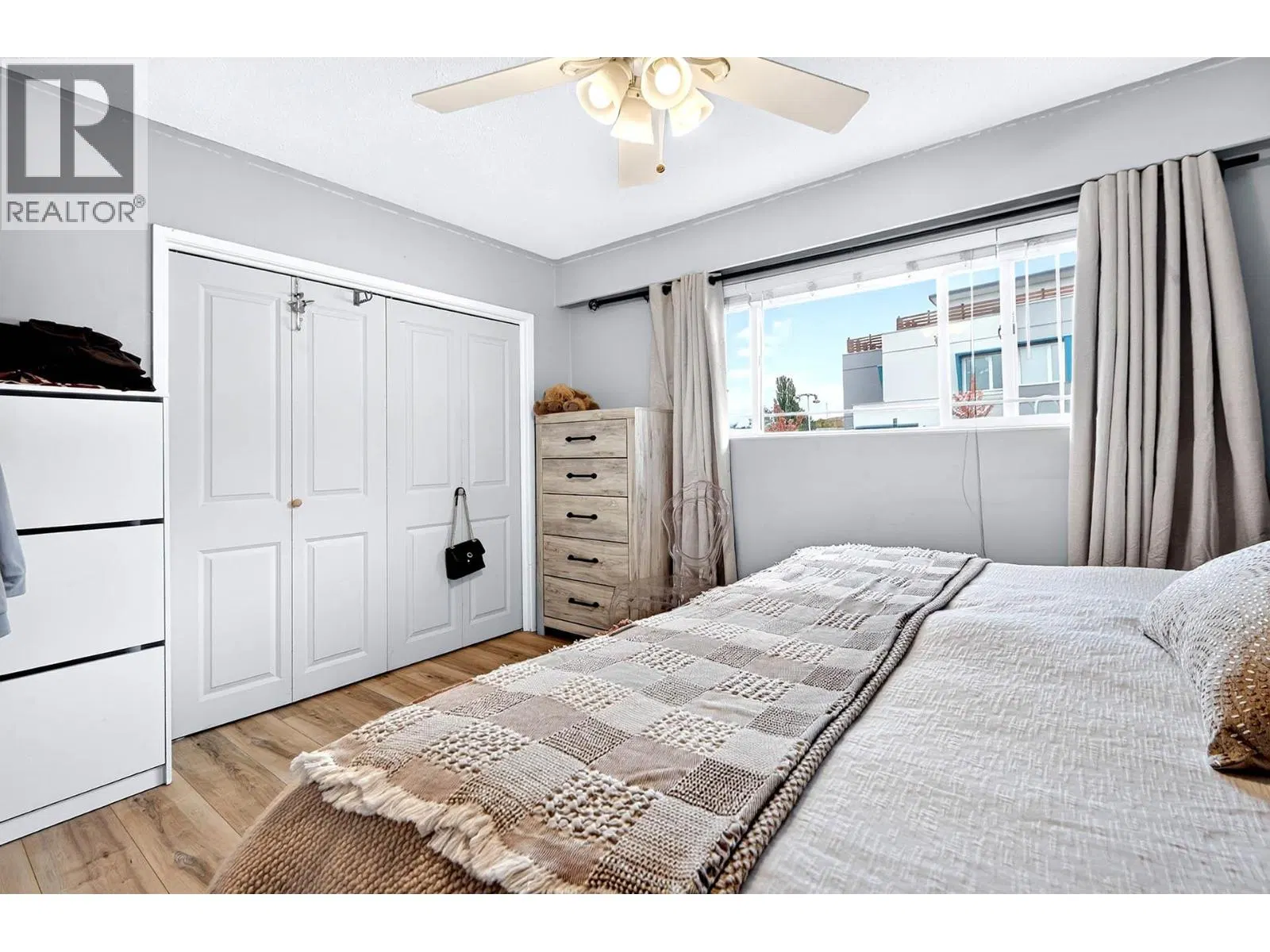 Photo 5 of 96 at 1515 ROBINSON Crescent