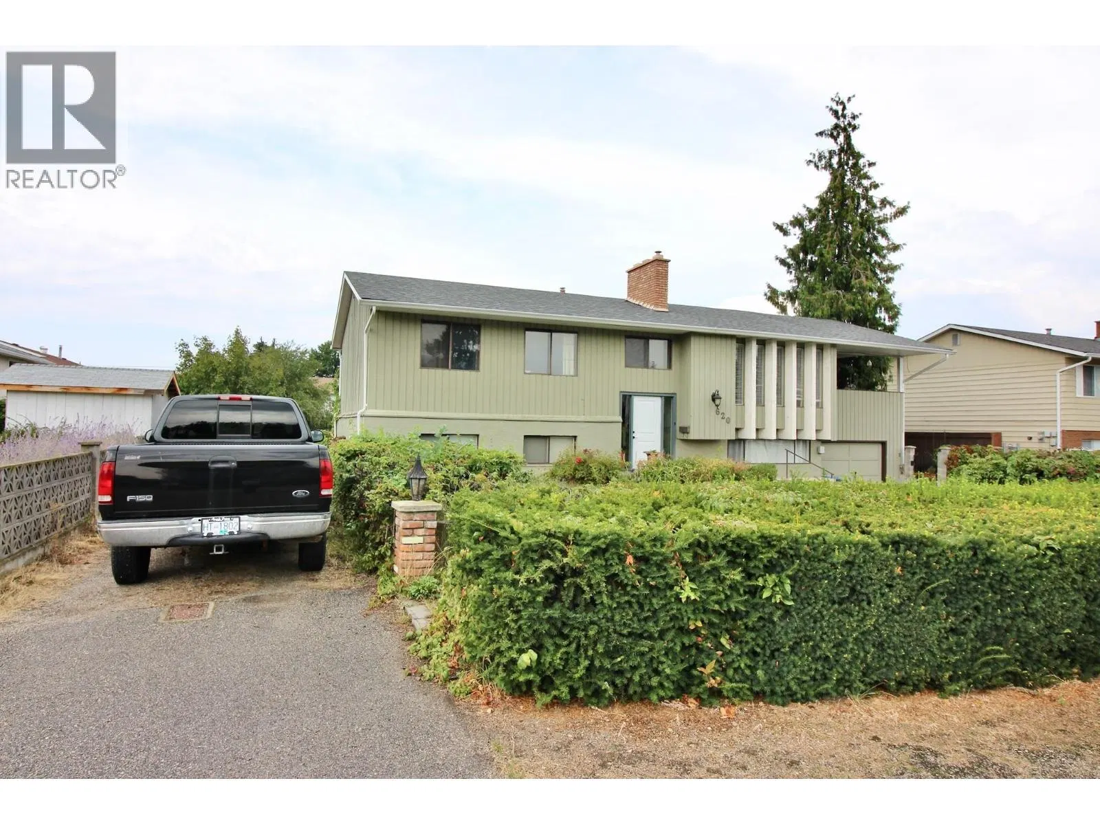 Photo 2 of 39 at 620 Wenric Crescent