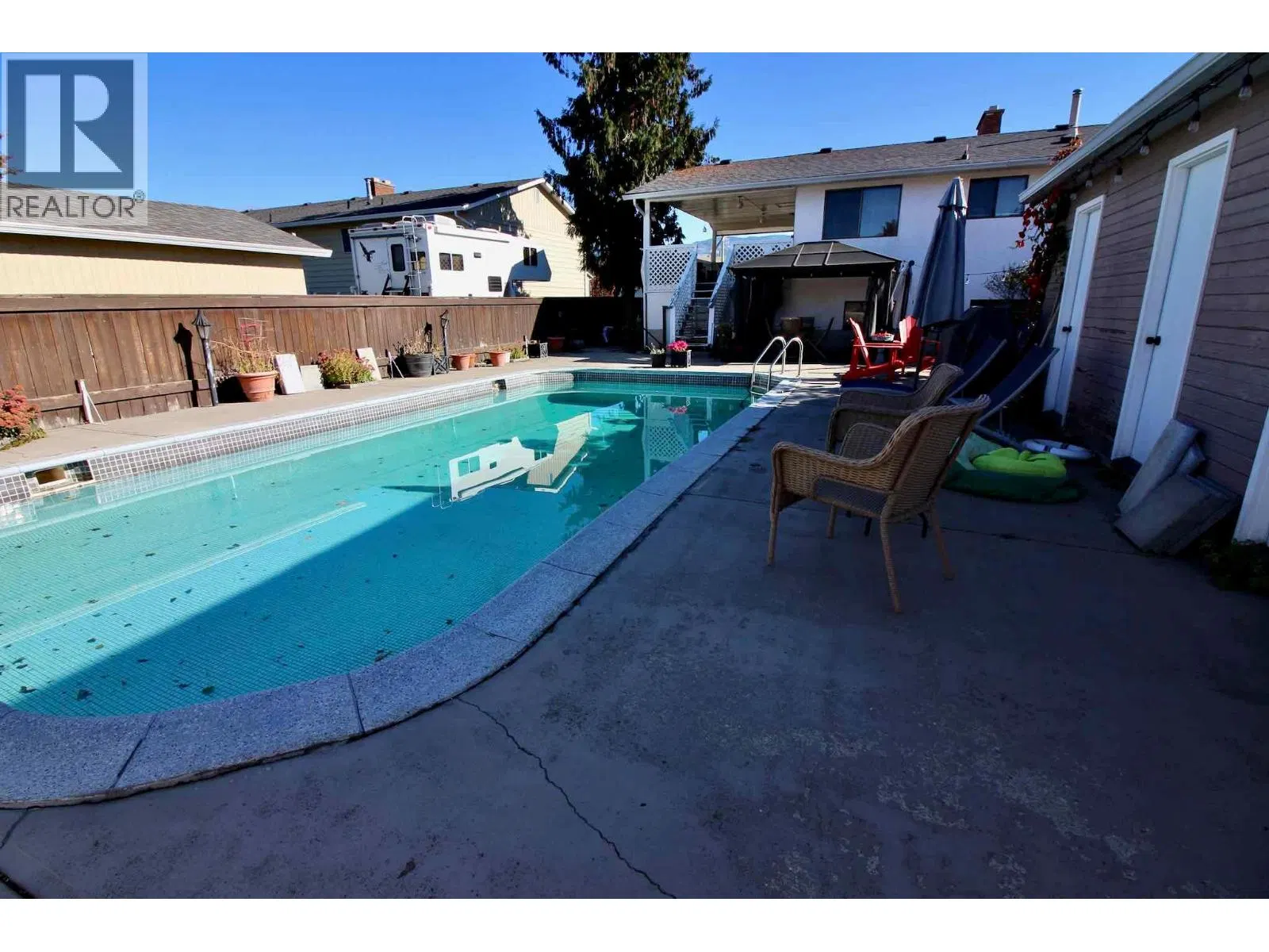 Photo 5 of 39 at 620 Wenric Crescent