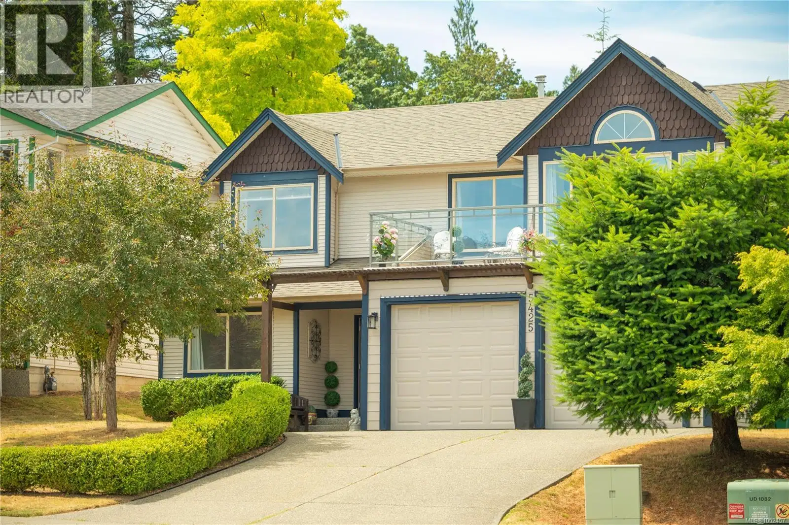 5425 Leslie Crescent