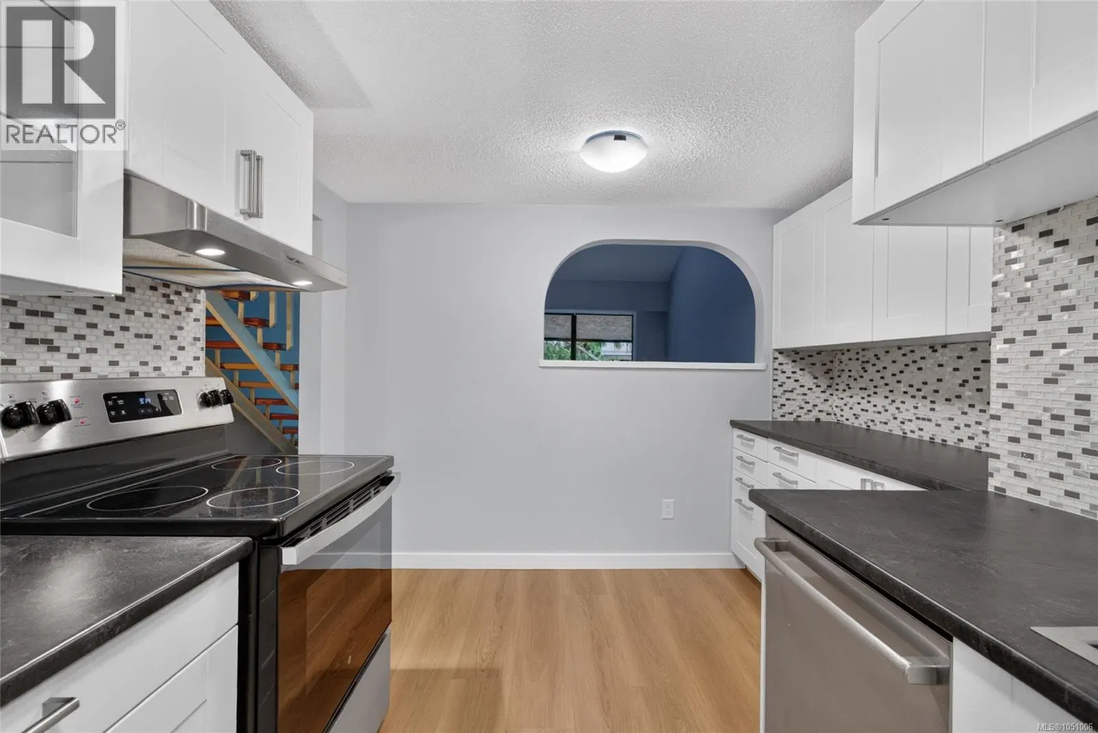 Photo 4 of 33 at #412 – 1005 McKenzie Avenue