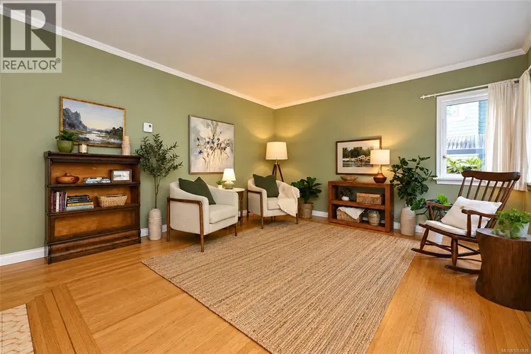 Photo 5 of 58 at 1635 Fairfield Road