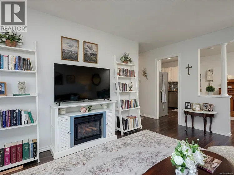 Photo 4 of 25 at #201 – 1215 Bay Street