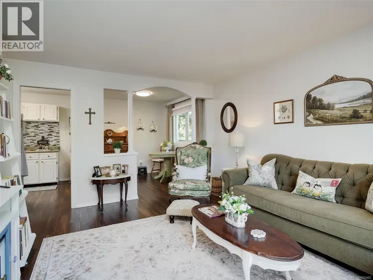 Photo 5 of 25 at #201 – 1215 Bay Street