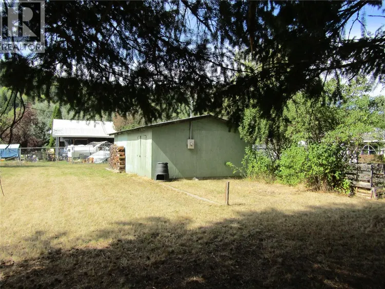 Photo 4 of 28 at 555 Kimberley N Avenue