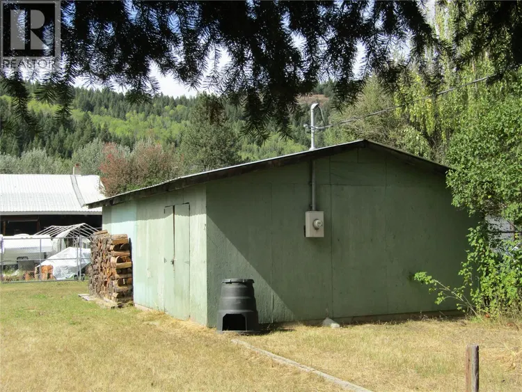 Photo 5 of 28 at 555 Kimberley N Avenue