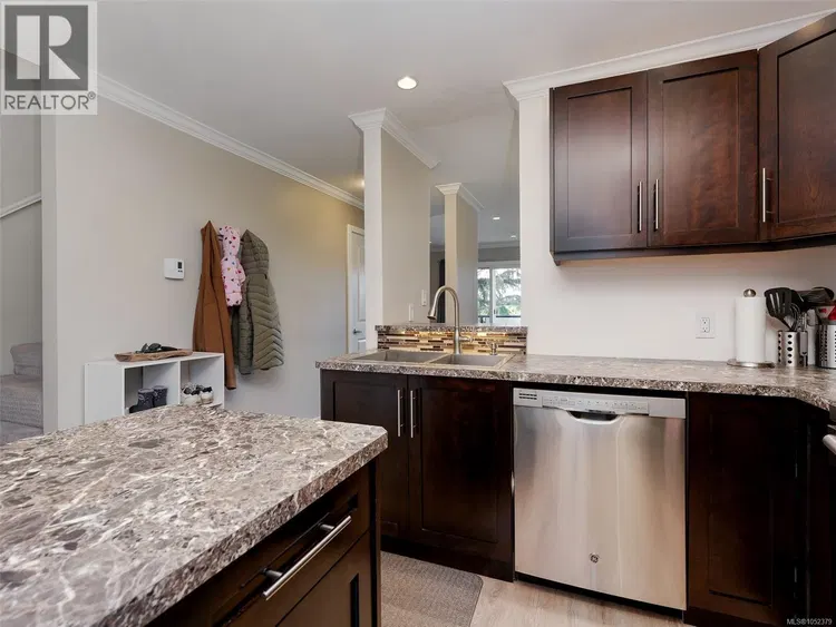 Photo 3 of 37 at #201 – 991 Cloverdale Avenue