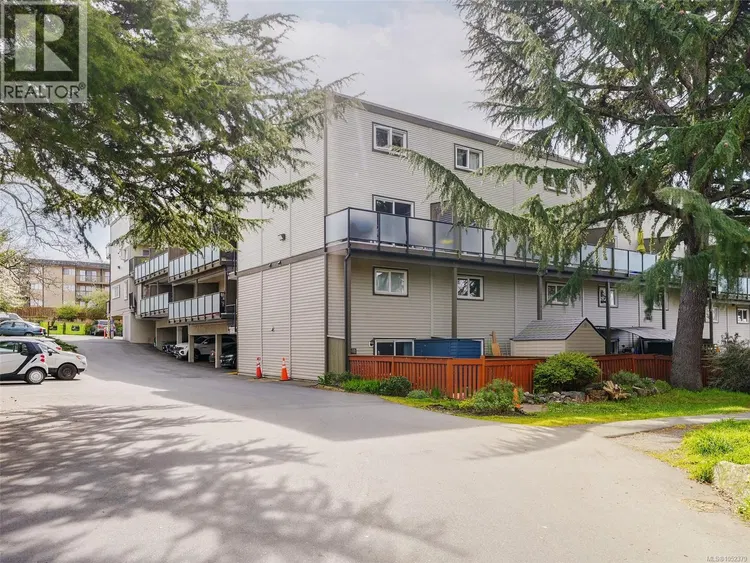 Photo 4 of 37 at #201 – 991 Cloverdale Avenue