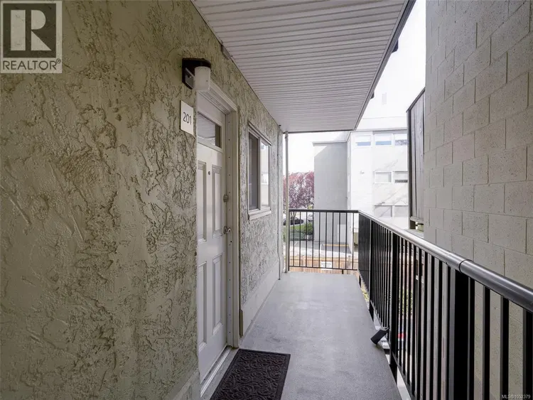 Photo 5 of 37 at #201 – 991 Cloverdale Avenue