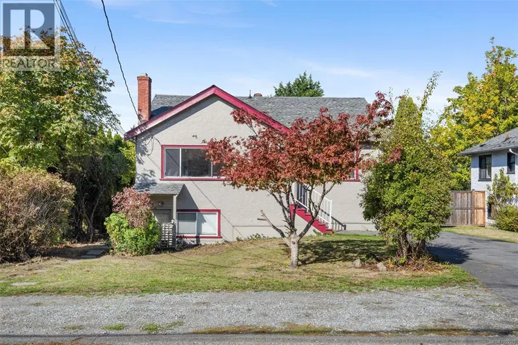 Photo 4 of 26 at 978 Lovat Avenue