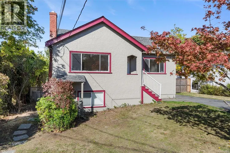 Photo 5 of 26 at 978 Lovat Avenue