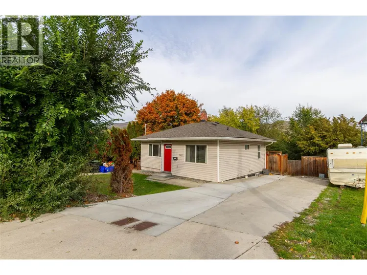 Photo 2 of 51 at 3815 Okanagan Avenue