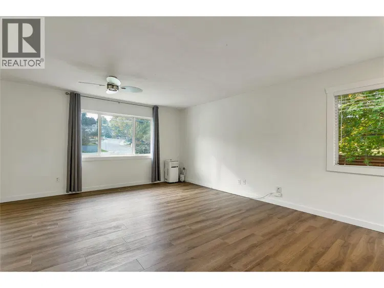 Photo 5 of 51 at 3815 Okanagan Avenue