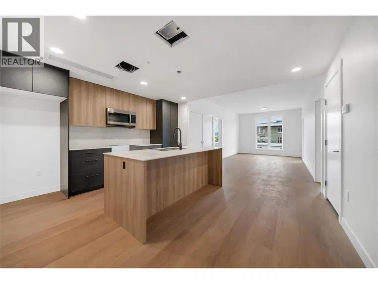 Photo 3 of 31 at #512 – 647 Clement Avenue