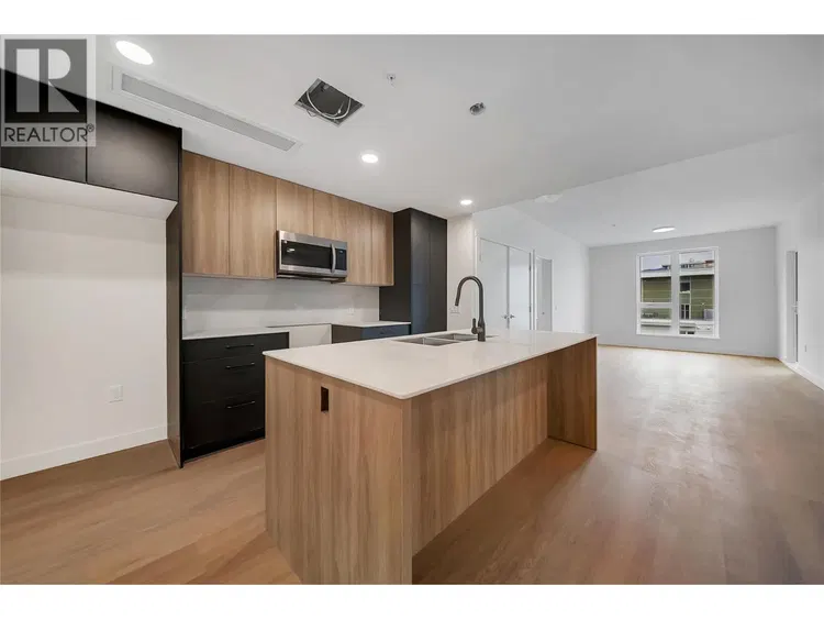 Photo 4 of 31 at #512 – 647 Clement Avenue