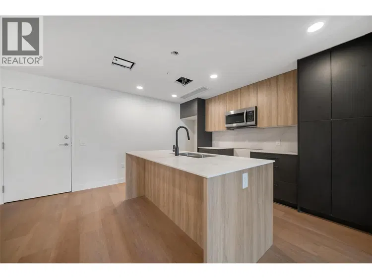 Photo 5 of 31 at #512 – 647 Clement Avenue