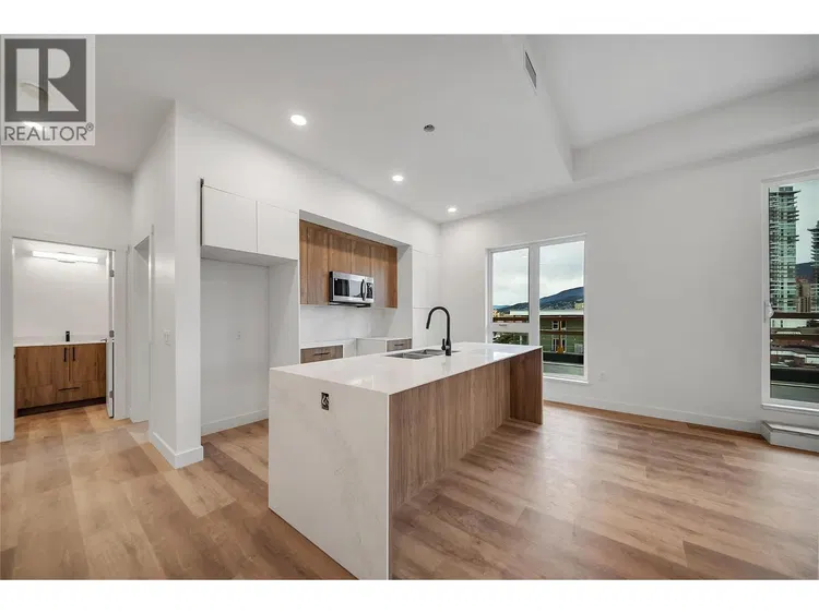Photo 4 of 38 at #611 – 647 Clement Avenue