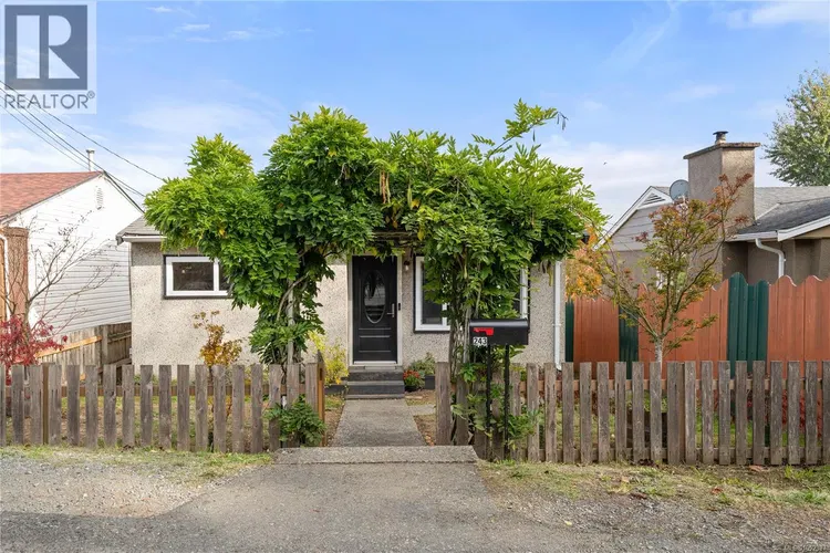 Photo 2 of 34 at 243 Princess Street
