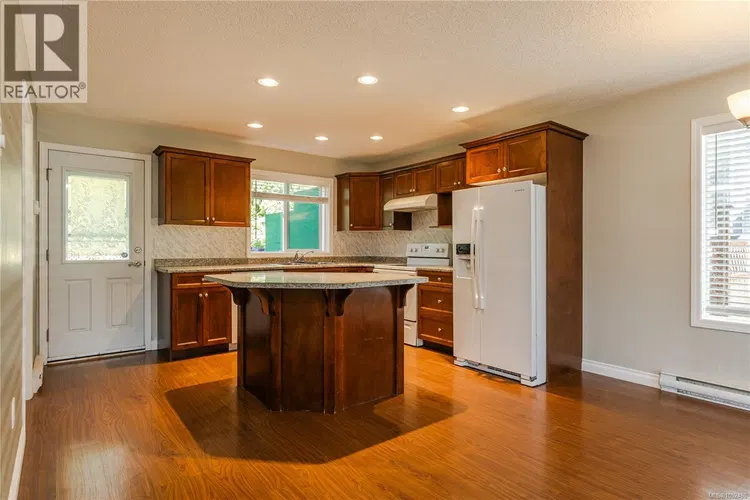 Photo 4 of 39 at 293 Applegreen Avenue
